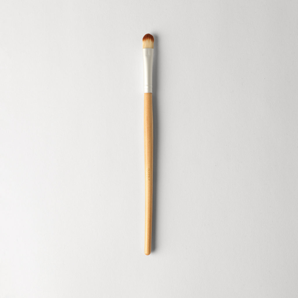 Medium Eyeshadow Brush Brushes & Tools – vegan, professional, skin loving bristles for effortless, natural results by Puzzle 